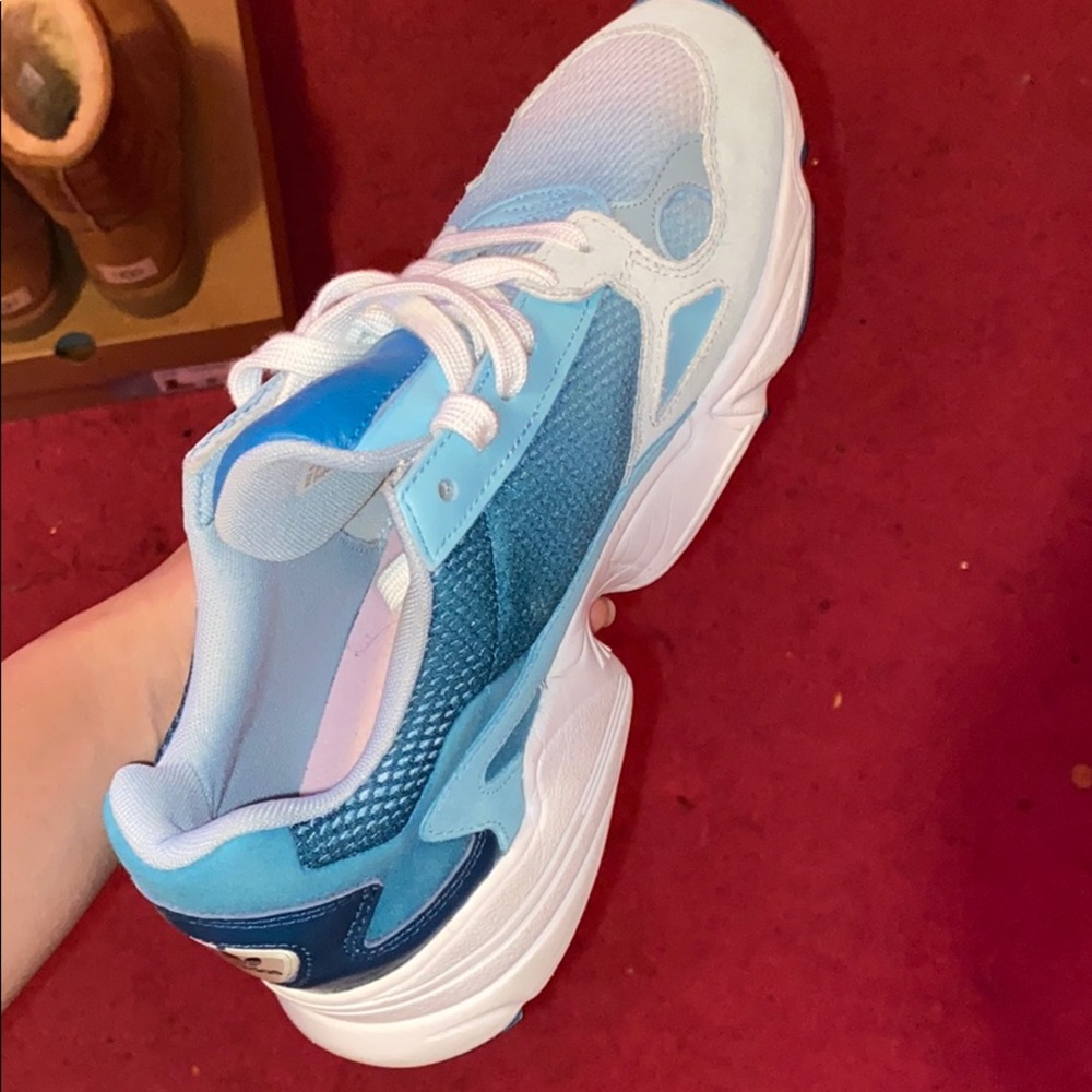 Adidas Falcon gym shoes - Picture 3 of 3